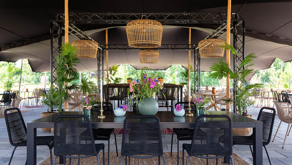 Outdoor-Stretch-Tent