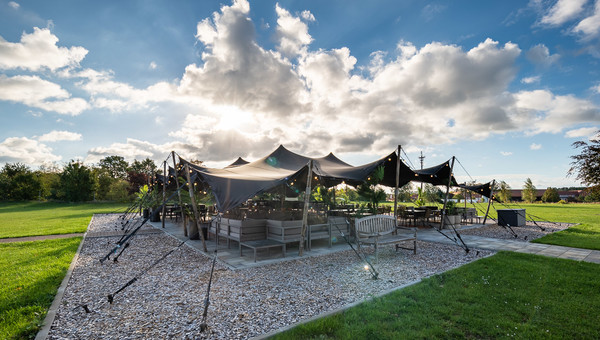 Outdoor-Stretch-Tent