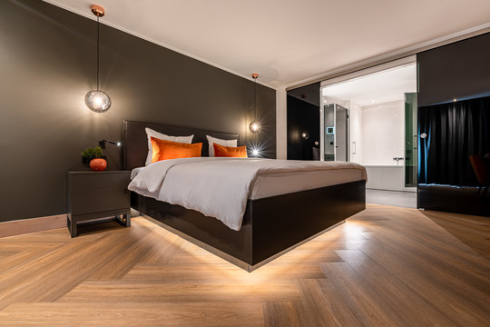 suite orange bed